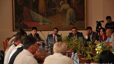 Սուրեն Պապիկյանը ներկայացրել է Կապանի ղեկավարի ժամանակավոր պաշտոնակատարին