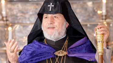 «Նոր Հայաստան, նոր հայրապետ» նախաձեռնության անդամները փակել են Գարեգին Բ-ի ճանապարհը