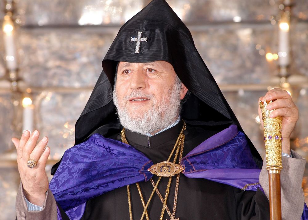 «Նոր Հայաստան, նոր հայրապետ» նախաձեռնության անդամները փակել են Գարեգին Բ-ի ճանապարհը