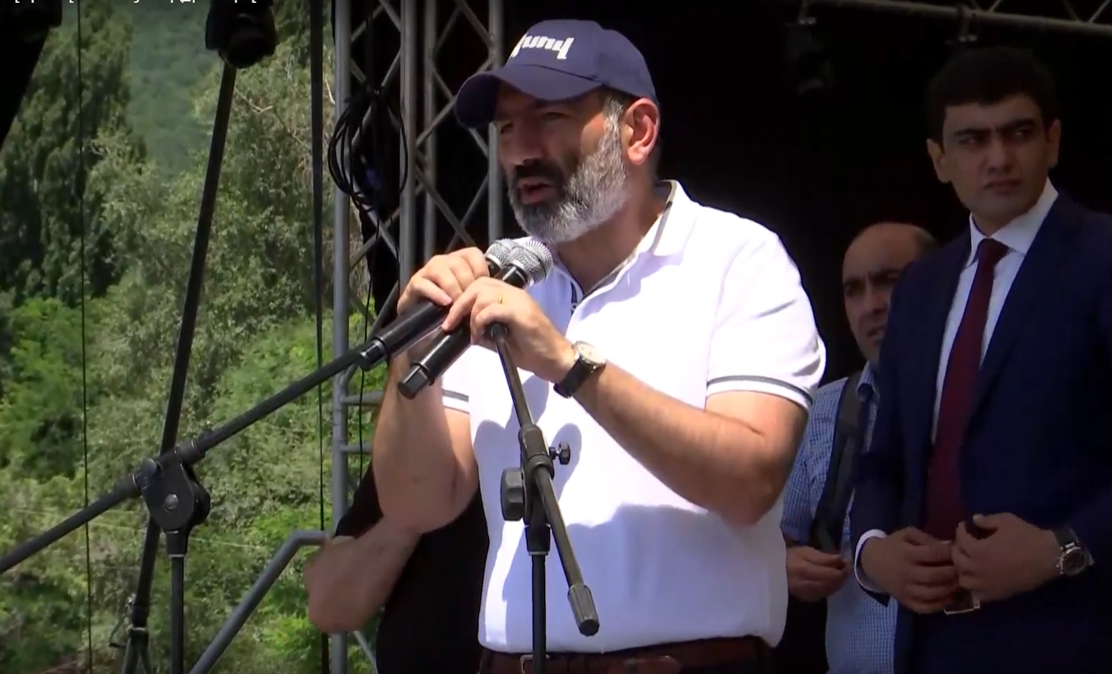 Փաշինյանը բուքմեյքերական գրասենյակներին կոչ արեց չօգտագործել «Դուխով» լոգոն