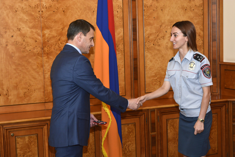 Վալերիյ Օսիպյանը կոչումներ է հանձնել ոստիկաններին
