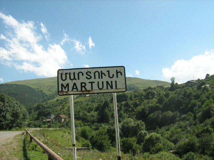 Փակել են Մարտունի-Երևան ճանապարհը