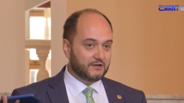 Անկաշկանդ, գործընկերային զրույց է եղել․ ԿԳ նախարարը՝ դպրոցի տնօրենին անգլերեն խոսեցնելու մասին