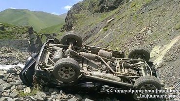 Բերդ-Ճամբարակ ավտոճանապարհին մեքենան մոտ 200 մ կողասահել է ձորը