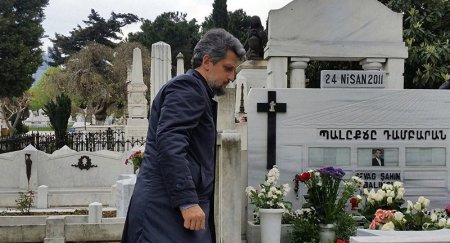 Ուր ձեռքս տարա, մարդու ոսկոր դուրս եկավ. Կարո Փայլանը եղել է Վանում