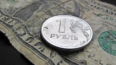 ԱՄՆ պատժամիջոցների պատճառով ռուբլու փոխարժեքն անկում է ապրում