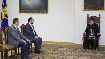 Գարեգին Բ-ն ԿԳ նախարարի հետ քննարկել է սփյուռքում հայոց լեզվի ուսուցման հարցը