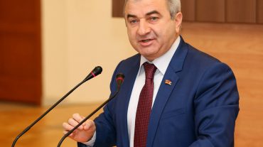 Արցախի ԱԺ նախագահը հանդիպել է երիտասարդ ճամբարականների հետ