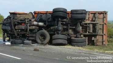 Արթիկում բեռնատար է կողաշրջվել. կան տուժածներ