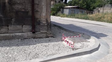 Իտալիայի պատվո հյուպատոսը պարտավորվել է վերանորոգել Ռուսթավելի փողոցի քանդած մայթը