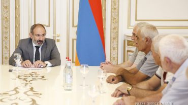 Բացահայտված եմ համարում ընդհանուր առմամբ Մարտի 1-ի գործը. վարչապետը հանդիպել է Մարտի 1-ի զոհերի հարազատներին