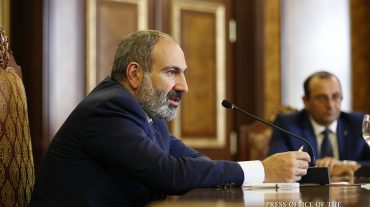 Հարստացե′ք և հարստացրե′ք օրինական՝ պետությանը, մարդկանց. վարչապետը՝ թեթև արդյունաբերության ոլորտի ներկայացուցիչների հետ հանդիպմանը