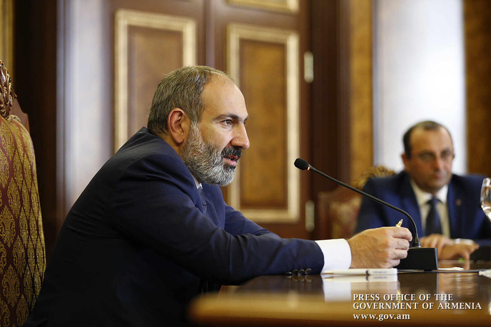 Հարստացե′ք և հարստացրե′ք օրինական՝ պետությանը, մարդկանց. վարչապետը՝ թեթև արդյունաբերության ոլորտի ներկայացուցիչների հետ հանդիպմանը