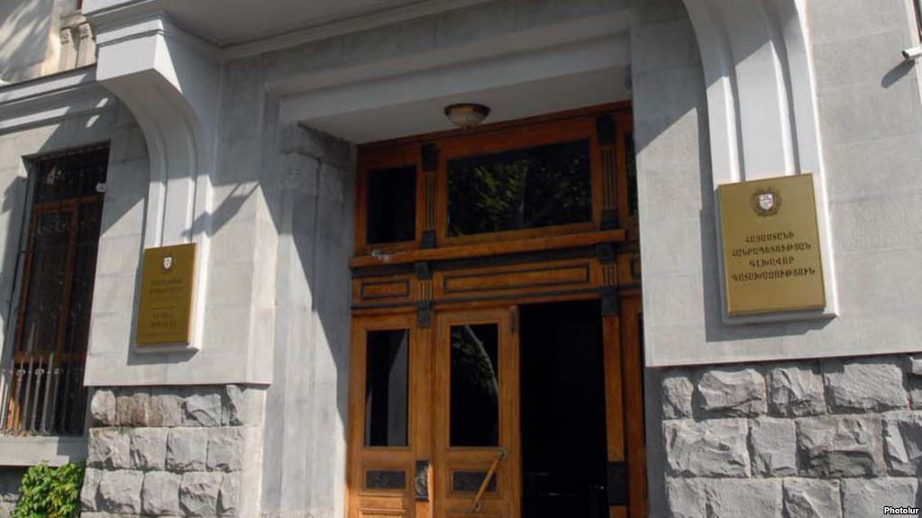Այնթապում դպրոցի տնօրենն իր ծանոթին ձևակերպել է որպես պահակ և յուրացրել 2 մլն դրամ