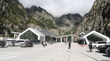 Լարսի ծանրաբեռնվածության հետևանքով ավիատոմսերի գինը բարձրացել է․ «Հրապարակ»