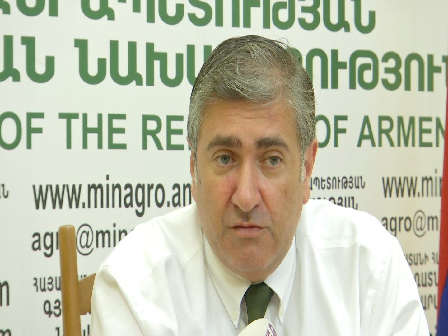 Քննարկում ենք գյուղացիներին կանխիկ գումար հատկացնելու հարցը. նախարարը` տուժած արմավիրցիներին աջակցելու մասին