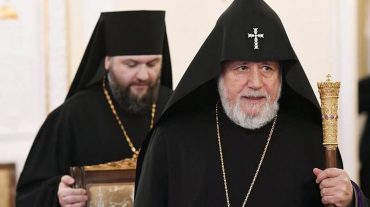 Կաթողիկոսը ստատուսներ է գրում․ նրա և Արագած Ախոյանի բանակցություններն անպտուղ են եղել․ «Հրապարակ»