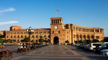 Հանրապետության հրապարակից մարմնական վնասվածք պատճառելու կասկածանքով կին է բերման ենթարկվել