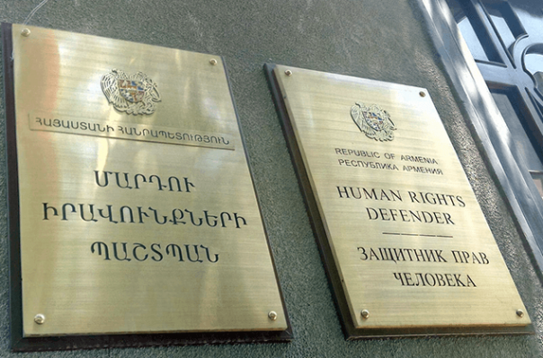 Զորակոչիկներին ու նրանց ազգականներին բաժանվել են ՄԻՊ-ին դիմելու վերաբերյալ թերթիկներ