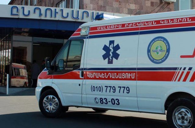 Քաղաքացին փակվել է ավտոմեքենայում և նշտարով վնասել ձեռքերը