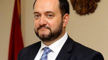 Այն մասին, թե ինչպես նախարարը «ստուգեց» դպրոցի տնօրենի անգլերենի գիտելիքները