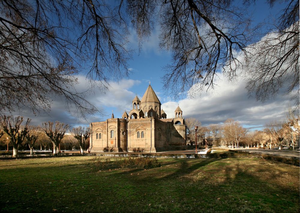 Ցավում ենք այն լրագրողների համար, որոնք նպատակադրված վնասում են Հայ առաքելական եկեղեցուն. Մայր աթոռը` BBC-ի հրապարակման մասին