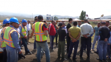 «Հյուսիս-հարավ» ճանապարհի Թալին-Լանջիկ ու Լանջիկ-Գյումրի հատվածի շինարարները փակել են չինական ընկերության գրասենյակի ճանապարհը