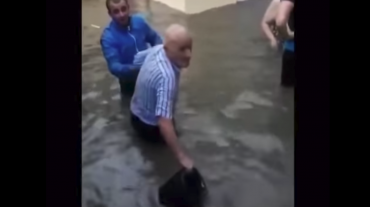 Բաքվում անձրևաջուրը տեղ-տեղ բարձրացել է մինչև 1 մետր