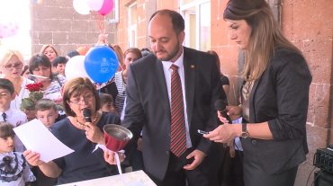 ԿԳ նախարարի համար անակնկալ էր դպրոցում 1-ին դասարանների ընտրությունը վիճակահանությամբ