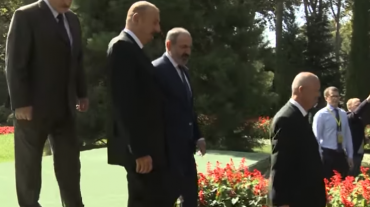 Փաշինյանը մի քանի բառ է փոխանակել Ալիևի հետ