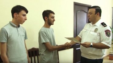 Դրամապանակ վերադարձրած անչափահասները շնորհակալագրեր ստացան ոստիկանության աշխատակիցների կողմից