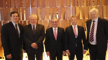 Զոհրաբ Մնացականյանը համանախագահների հետ հանդիպմանն ընդգծել է խաղաղությանը նպաստող միջավայրի ձևավորման կարևորությունը