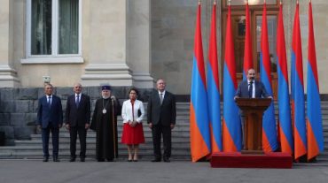 Նախագահը տիկնոջ հետ մասնակցել է Անկախության տոնին նվիրված պաշտոնական ընդունելությանը
