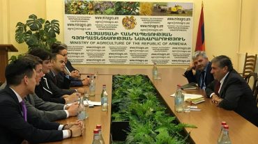 Նախարար Արթուր Խաչատրյանն ընդունել է Գլենդելի քաղաքապետ Զարեհ Սինանյանի գլխավորած պատվիրակությանը