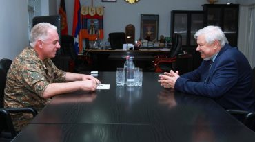 ԱՀ ՊԲ հրամանատար, գեներալ-լեյտենանտ Լևոն Մնացականյանն ընդունել է ԵԱՀԿ գործող նախագահի անձնական ներկայացուցիչ Անջեյ Կասպշիկին