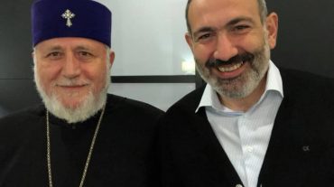 Սա պատմական լուսանկար է. վարչապետը՝ վեհափառի հետ սելֆիի մասին