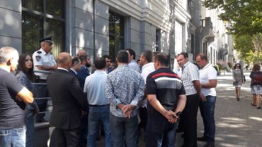 Ոչ կանոնավոր ուղևորափոխադրում իրականացնող վարորդները բողոքի ակցիա են իրականացրել