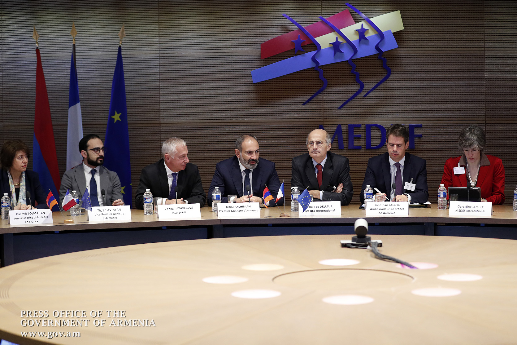 Բոլոր ներդրողներին հրավիրում ենք մասնակցելու այն թռիչքին, որին պատրաստվում է ՀՀ-ն. Փաշինյանը Փարիզում հանդիպել է MEDEF-ի ներկայացուցիչներին