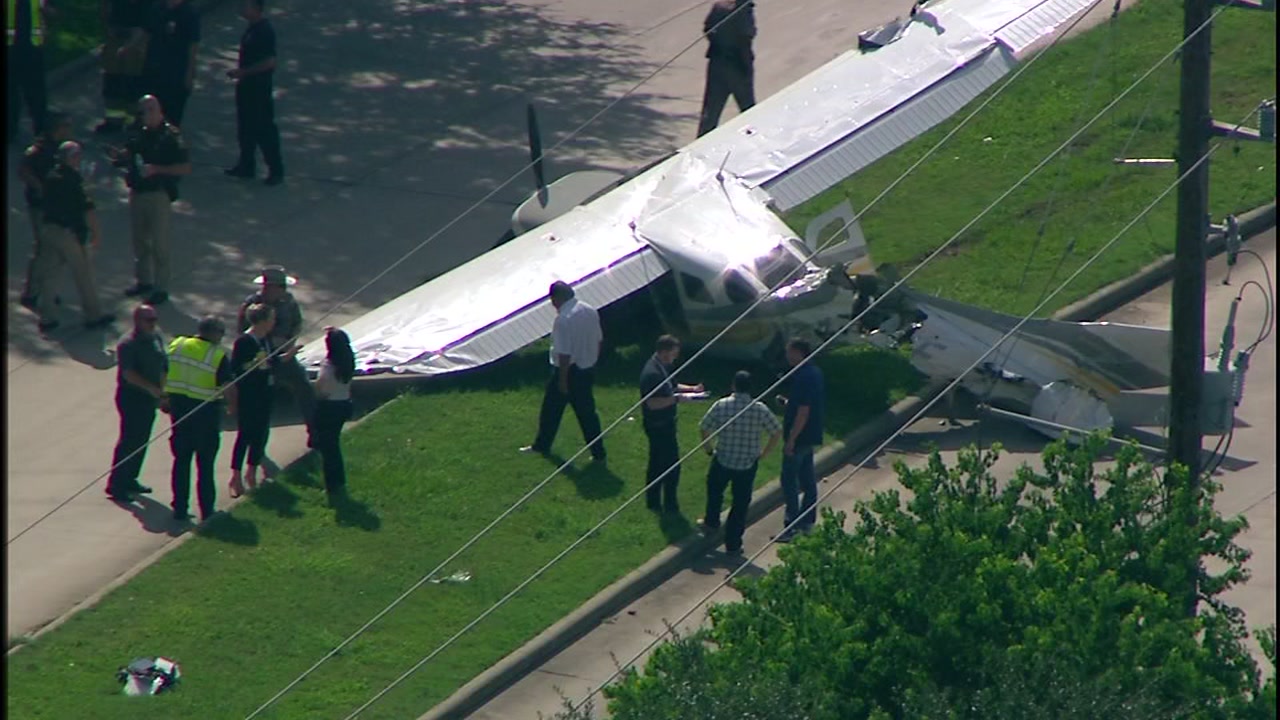 ԱՄՆ-ում ինքնաթիռն ընկել է ճանապարհով ընթացող մեքենայի վրա