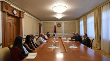Բակո Սահակյանն ընդունել է «Թուֆենկյան» բարեգործական հիմնադրամի պատվիրակությանը