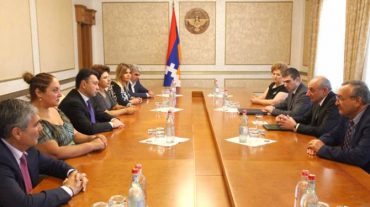 Բակո Սահակյանն ընդունել է Էդուարդ Շարմազանովի գլխավորած պատվիրակությանը