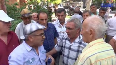 Բողոքի ակցիա Էջմիածնում` ընդդեմ ԵԿՄ տարածքային խորհրդի նախագահի նշանակման