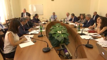 Պատգամավորական «գրազ» թափուր պաշտոնների վերաբերյալ