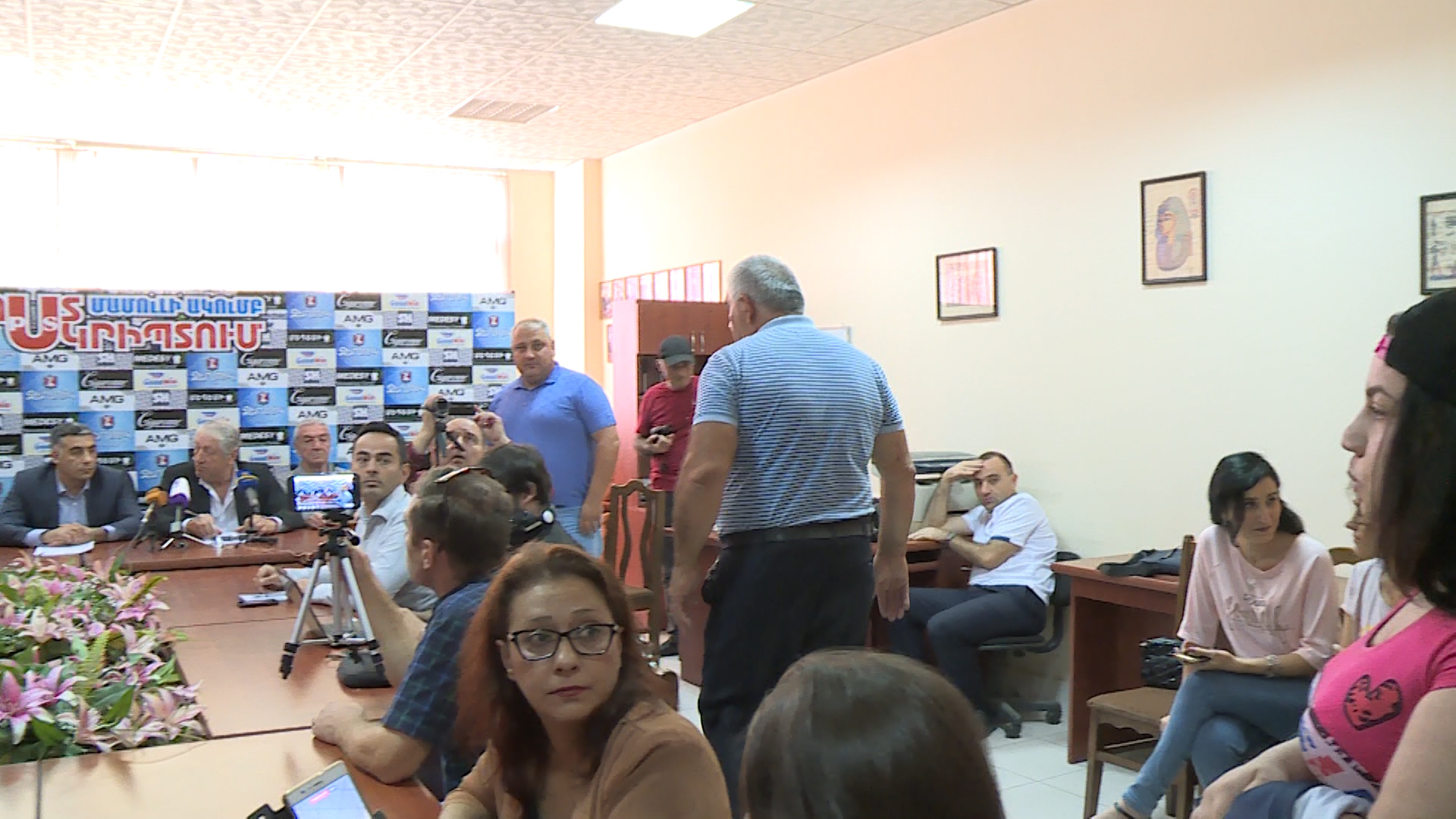 Բռնցքամարտի երկու ֆեդերացիաները՝ միմյանց դեմ. ինչո՞ւ կիսատ թողեցին ասուլիսը