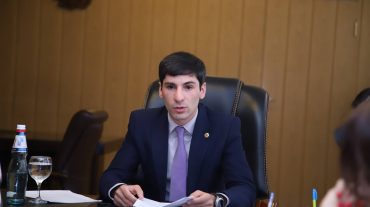 Սթափվե՛ք և զբաղվե՛ք մանկավարժությամբ. Արարատի մարզպետի կոչը դպրոցների տնօրեններին