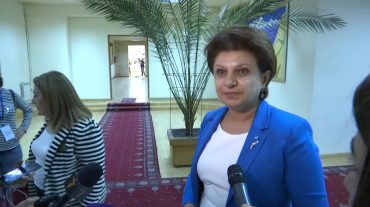Բոլորովին չեմ վախենում, պարզապես հարցեր կան, դրա համար եմ մնացել․ Կարինե Աճեմյան