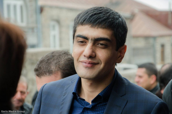 Գորիսի քաղաքապետը հերքում է ավագանու անդամին ծեծելու մասին լուրը