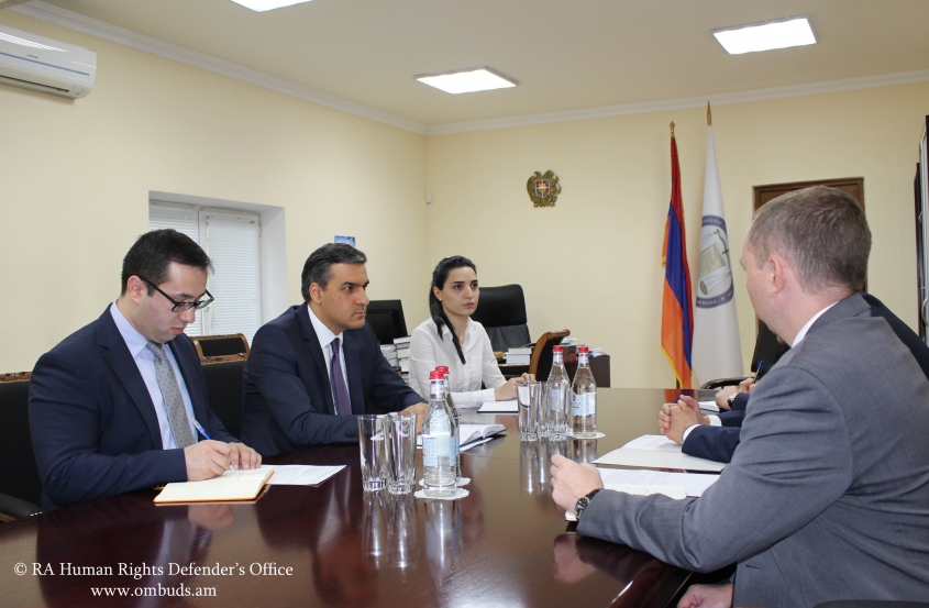 Կբարձրացվի արտագնա աշխատանքի մեկնող անձանց իրազեկվածության մակարդակը․ Պաշտպանն ընդունել է Հայաստանում Ռուսաստանի դեսպանին