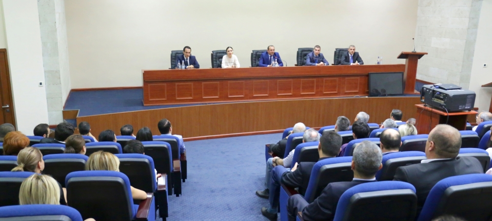 Արծվիկ Մինասյանը հրաժեշտի հանդիպում է ունեցել նախարարության աշխատակիցների հետ