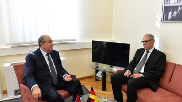 Նախագահը տիկնոջ հետ այցելել է Հայաստանում Գերմանիայի դեսպանություն